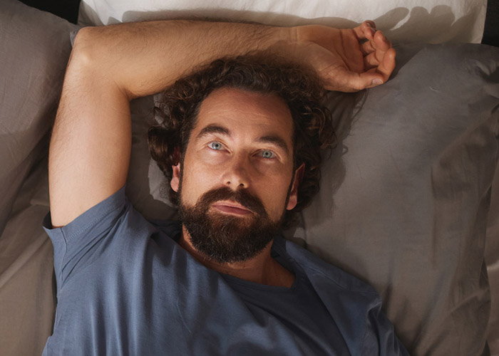 Kun stressi vie yöunet: apua univaikeuksiin ja vinkit parempaan uneen